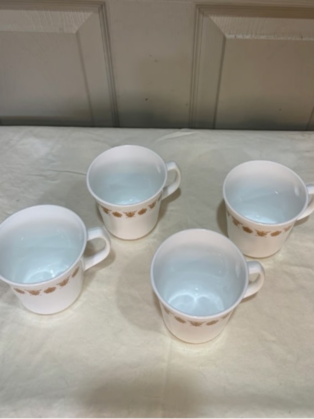 White Ceramic Mug Set with Gold Leaf Band - Set of 4